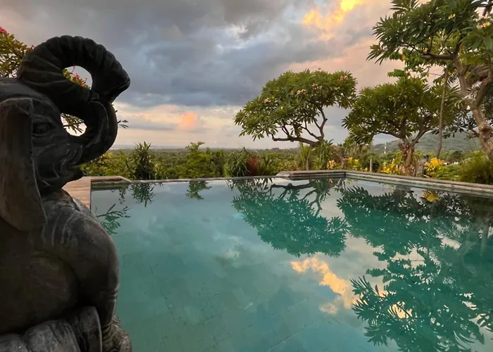Hotel Menjangan Hill 3*